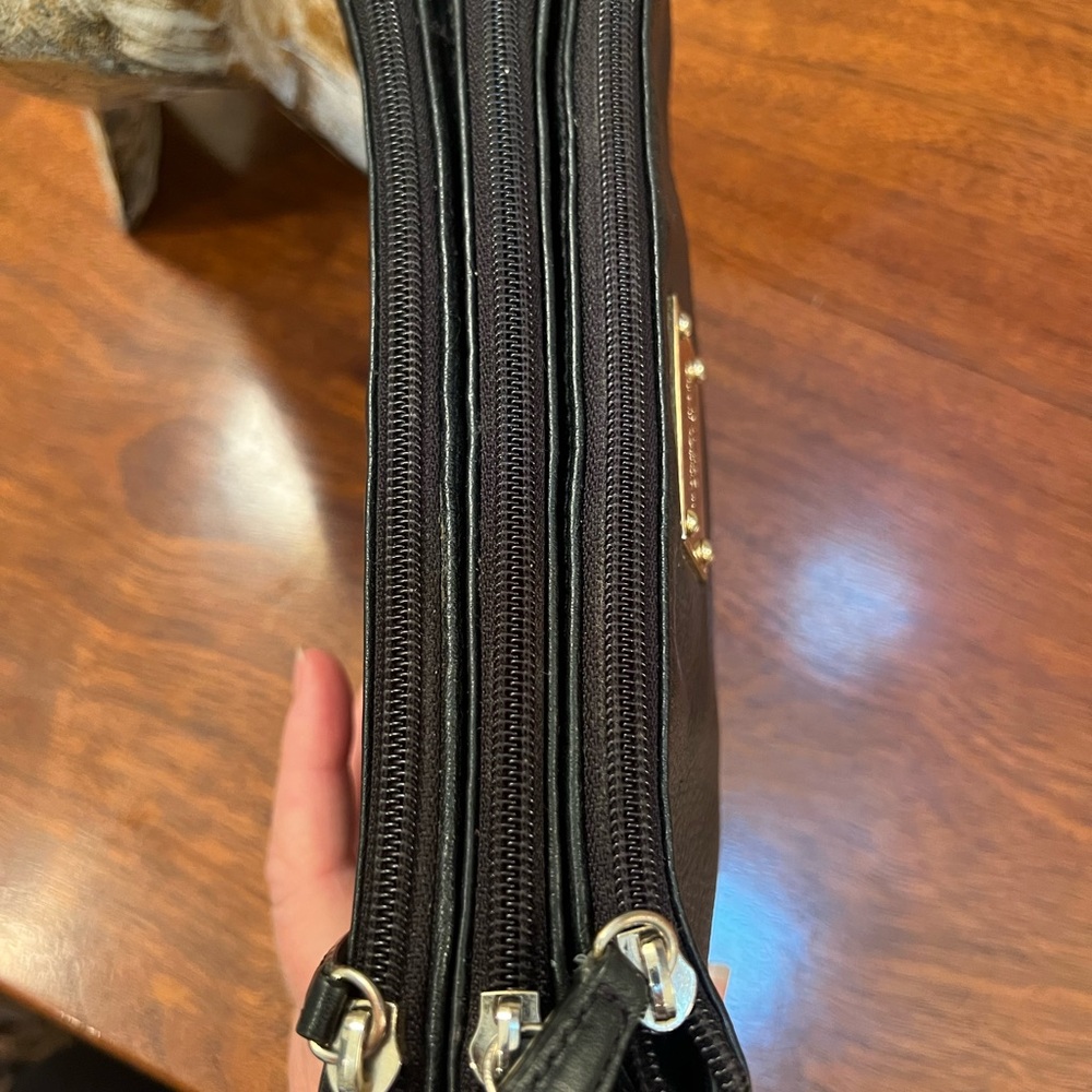 Michael Kors Bedford Gusset Triple Zip Pebbled Buckle Leather Crossbody - Picture 5 of 11